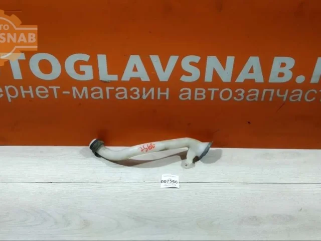 Горловина бачка стеклоомывателя для Nissan Tiida C11 Хэтчбек 2007-2014 на фотографиях