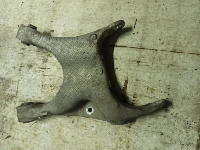 Качающийся рычаг левый для BMW X6 Е71 2007-2012 на фотографиях