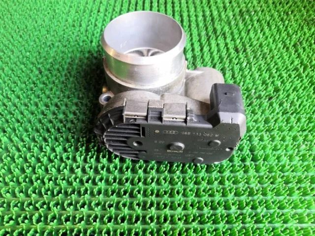 Дроссельная заслонка для Audi A4 B6 2000-2004 на фотографиях