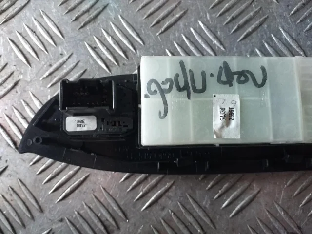 Блок управления стеклоподъемниками для Suzuki Grand Vitara 2005-2014 на фотографиях