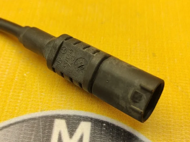 Датчик ABS передний правый для Mercedes-Benz E class W211 2002-2009 на фотографиях