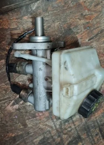 Главный тормозной цилиндр для Volvo XC90 I C 2002-2014 на фотографиях