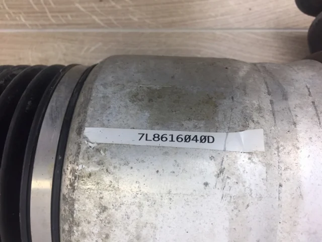 Пневмостойка передняя правая для Audi Q7 4L 2005-2015 на фотографиях