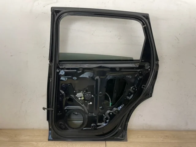 Дверь задняя правая для Audi Q7 4M 2015+ на фотографиях