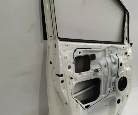 Двери для Toyota Alphard H10 2002-2008 на фотографиях