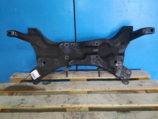 Подрамник двигателя для Mitsubishi Outlander 1 CU0W 2002-2009 на фотографиях