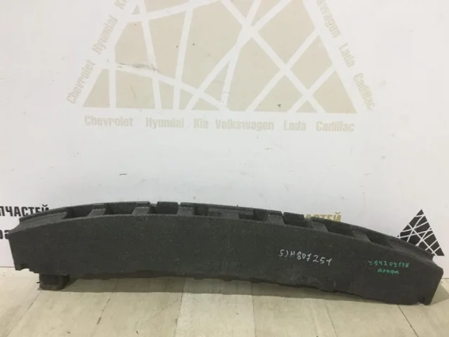 Усилитель переднего бампера для Skoda Rapid I NH3 2012-2017 на фотографиях