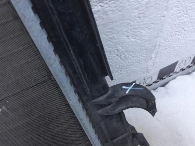 Радиатор охлаждения ДВС для Renault Sandero BS 2007-2014 на фотографиях