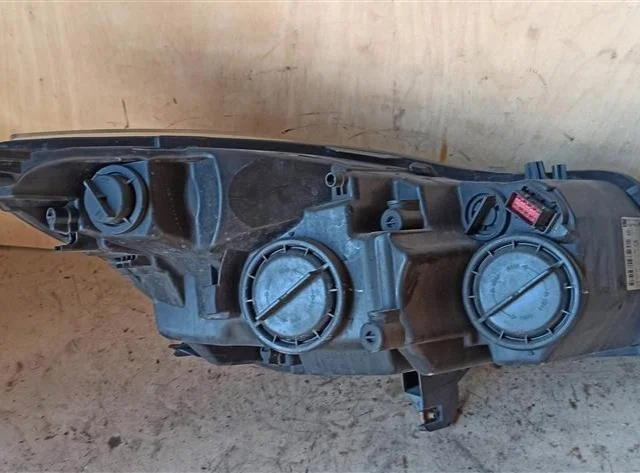 Фары для Opel Insignia Универсал A 2008-2017 на фотографиях