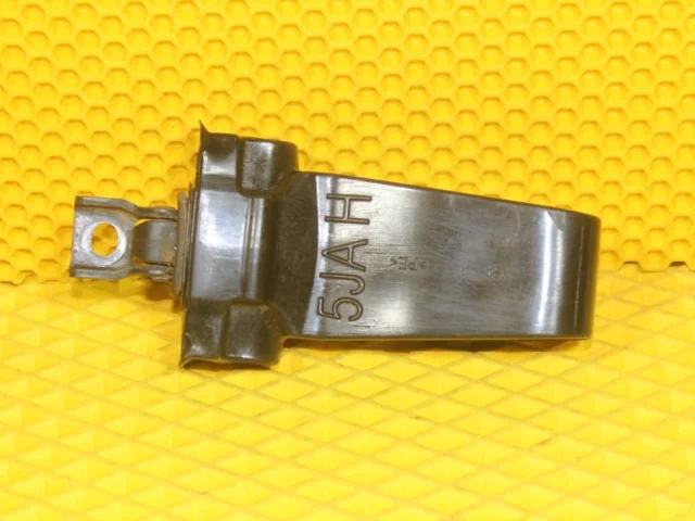 Ограничитель двери передней левой для Skoda Rapid II 2020+ на фотографиях