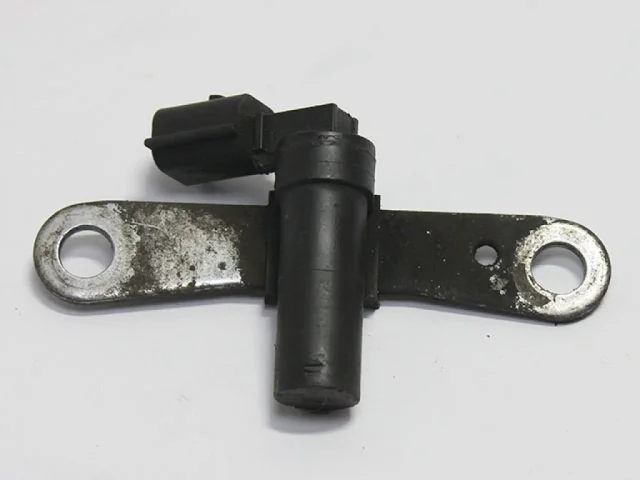 Датчик положения коленвала для Nissan Almera G15 2012-2019 на фотографиях