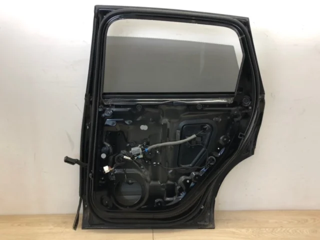 Дверь задняя правая для Audi Q7 4M 2015+ на фотографиях