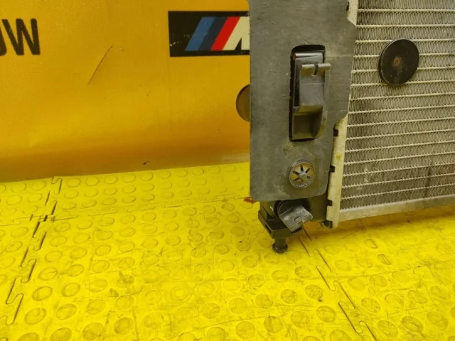 Радиатор охлаждения ДВС для Mercedes-Benz M class W163 1998-2005 на фотографиях