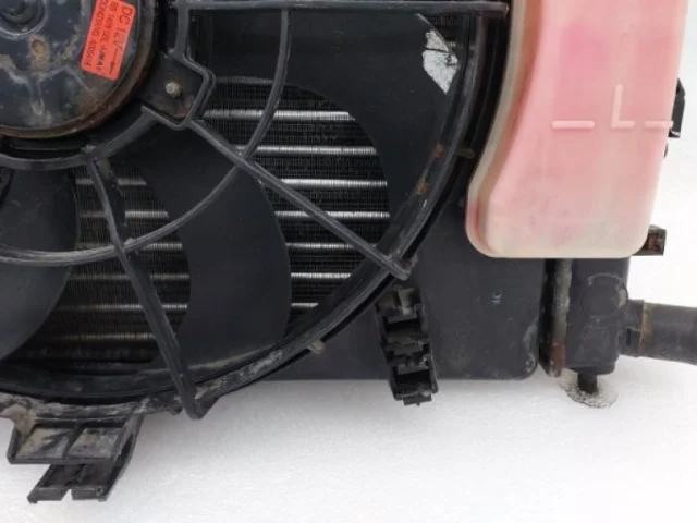 Кассета радиаторов для Hyundai Solaris 1 RB (2011-2013) на фотографиях