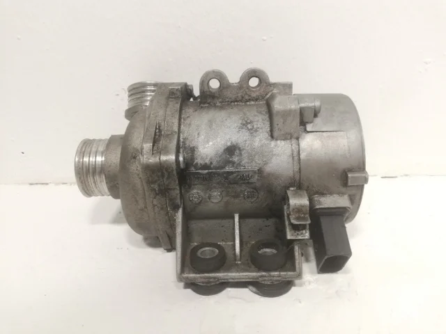 Насос охлаждающей жидкости ДВС(Помпа) для BMW X3 Е83 2003-2010 на фотографиях