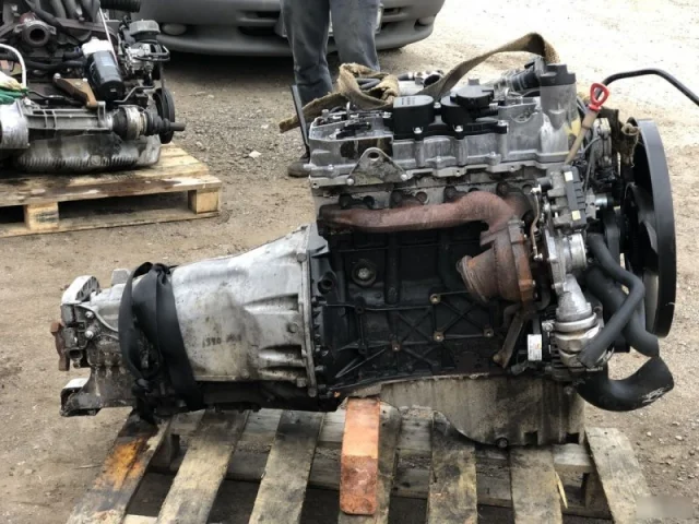 Двигатель без навесного для Mercedes-Benz Sprinter II (W906) Грузовая платформа 2006-2018 на фотографиях