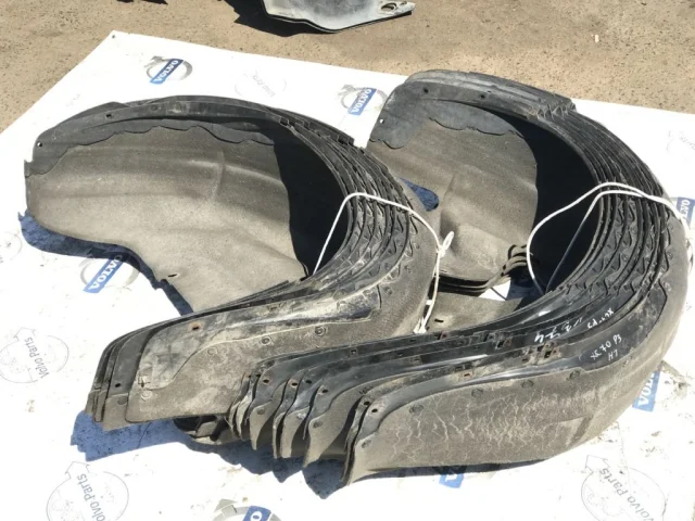 Подкрылок задний правый для Volvo XC70 BZ 2007-2016 на фотографиях