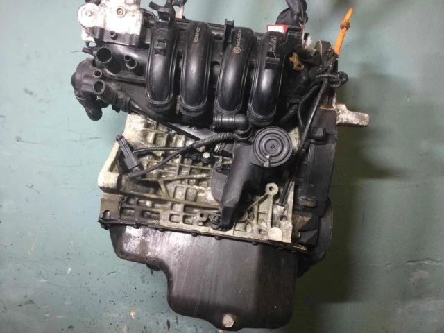 Двигатель без навесного для Volkswagen Polo IV Седан (9N2) 2003-2005 на фотографиях