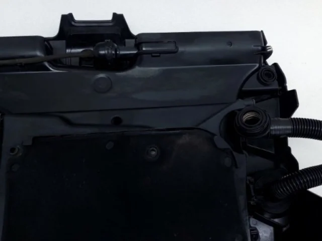 Корпус воздушного фильтра для Audi Q7 4M 2015+ на фотографиях