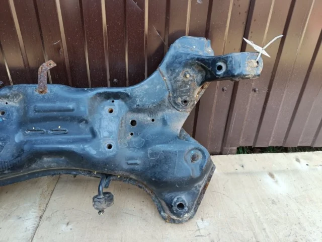 Подрамник двигателя для Hyundai Solaris 1 RB (2011-2013) на фотографиях