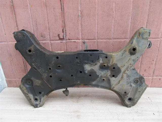 Подрамник двигателя для Hyundai Solaris 1 RB (2011-2013) на фотографиях