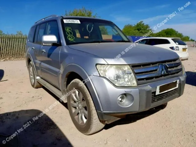 Кулак поворотный левый для Mitsubishi Pajero V90 5dr 2006-2011 на фотографиях