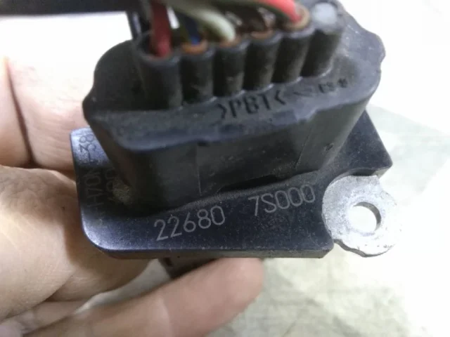 Датчик массового расхода воздуха для Nissan X-Trail T30 RU 2001-2007 на фотографиях