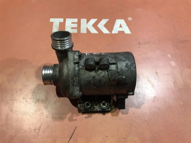 Насос охлаждающей жидкости ДВС(Помпа) для BMW 3er Е93 Кабриолет 2007-2012 на фотографиях