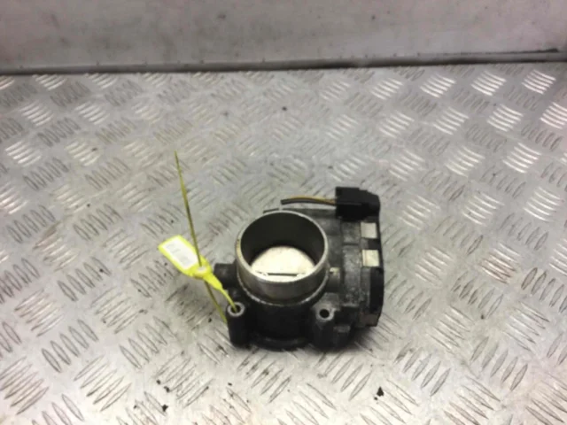 Дроссельная заслонка для Mercedes-Benz C class CL203 2000-2008 на фотографиях