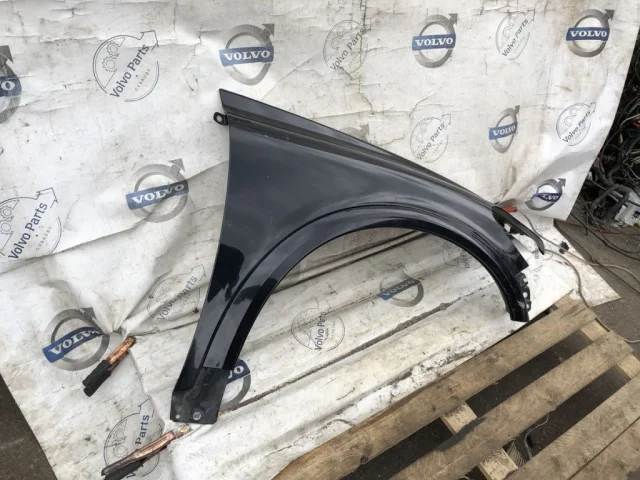 Крыло правое для Volvo C30 MK 2006-2013 на фотографиях