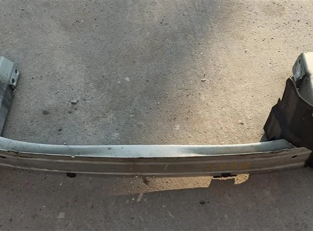 Усилитель переднего бампера для Opel Zafira C 2011-2015 на фотографиях