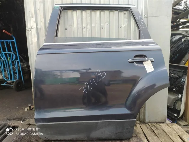 Уплотнитель передней правой двери для Audi Q7 4L 2005-2015 на фотографиях