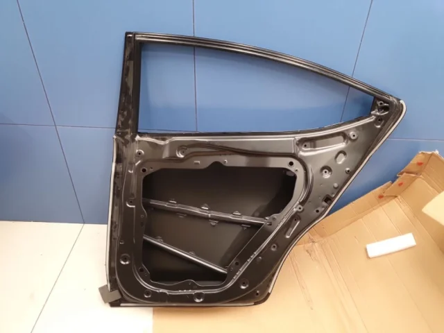 Дверь задняя правая для Hyundai Elantra AD 2015-2019 на фотографиях