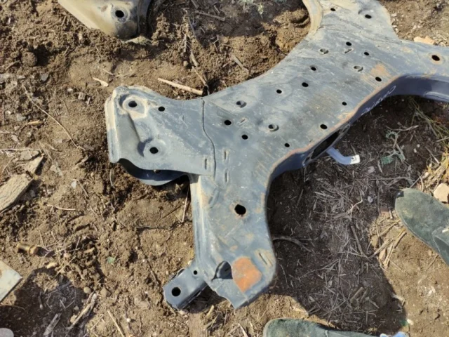 Подрамник двигателя для Hyundai Solaris 1 RB (2011-2013) на фотографиях