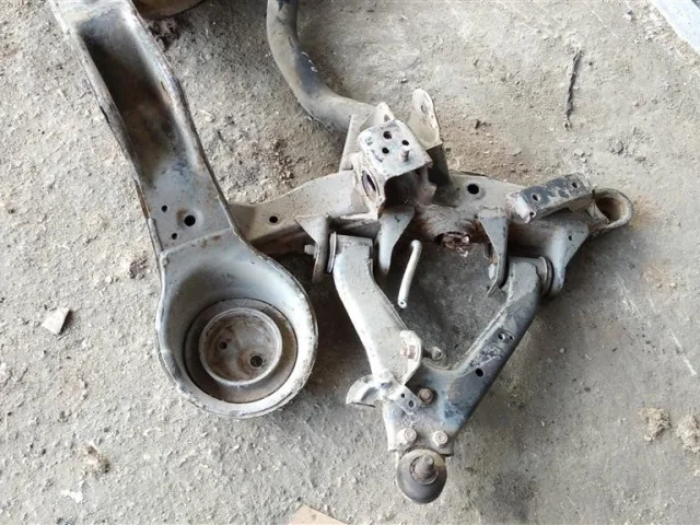 Задняя балка для Mitsubishi Pajero V90 5dr rest I 2011-2015 на фотографиях