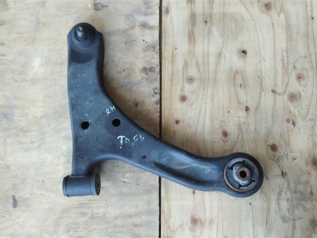 Качающийся рычаг правый для Suzuki Grand Vitara 2005-2014 на фотографиях