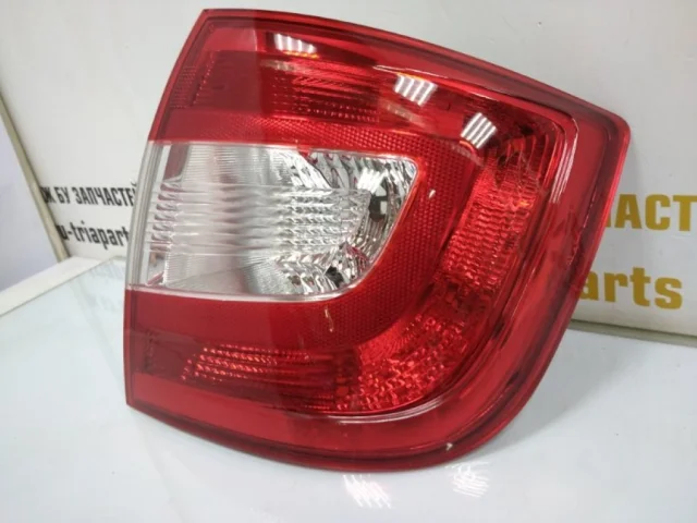 Фонарь правый для Skoda Rapid I NH3 2012-2017 на фотографиях