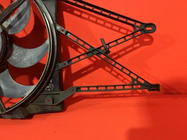 Вентилятор радиатора охлаждения ДВС для Opel Astra H Седан 2004-2014 на фотографиях