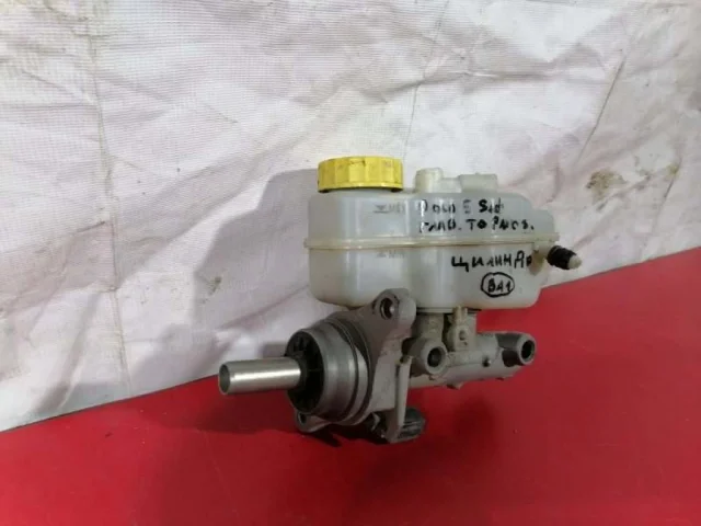 Бачок главного тормозного цилиндра для Skoda Rapid II 2020+ на фотографиях