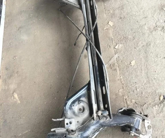 Задний подрамник для Nissan Juke YF15 2010-2014 на фотографиях