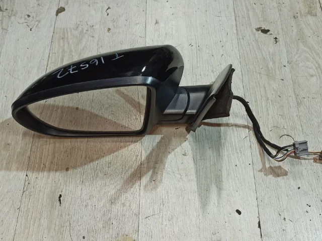 Стекла и зеркала для Nissan Qashqai J10 2006-2013 на фотографиях