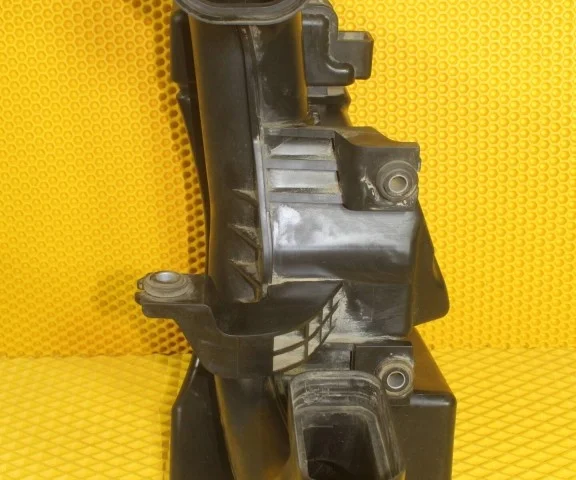 Резонатор воздуховода для Hyundai Solaris 2 (2017-2022) на фотографиях