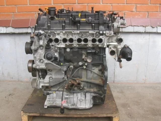 Двигатель без навесного для Kia Carnival 3 YP 2015-2020 на фотографиях