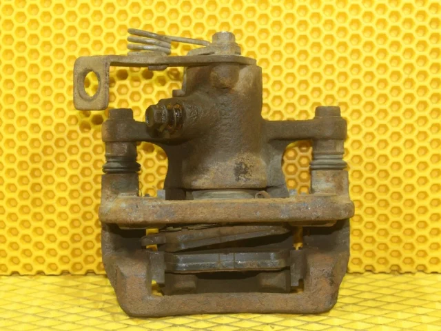 Суппорт задний правый для Hyundai Solaris 1 RB (2011-2013) на фотографиях