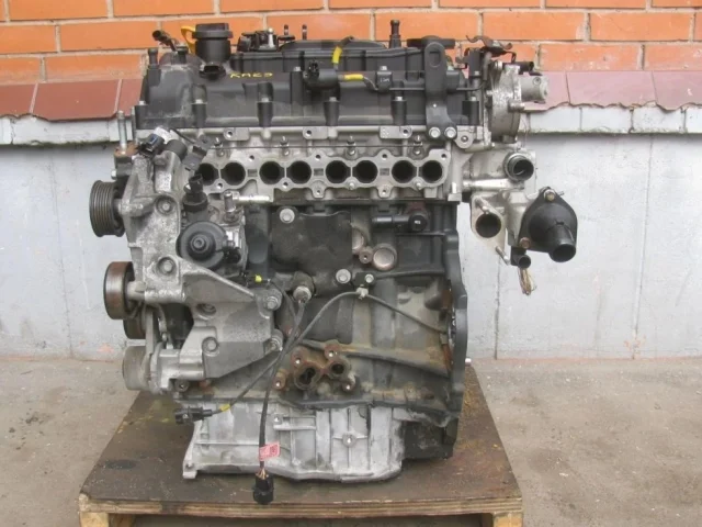 Двигатель без навесного для Kia Carnival 3 YP 2015-2020 на фотографиях