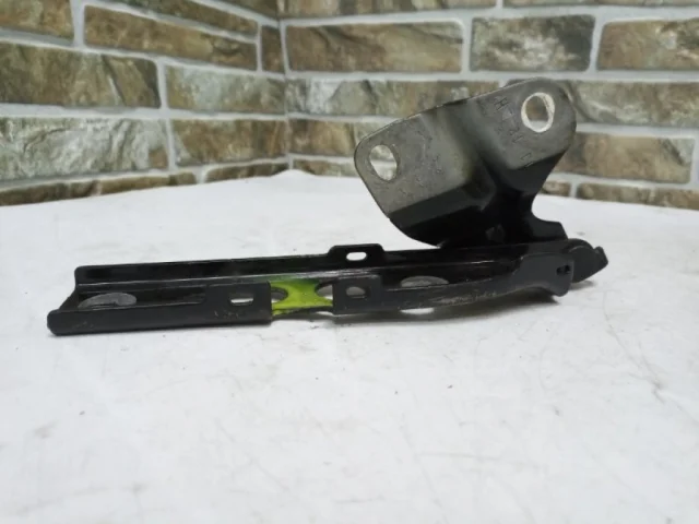 Петля капота левая для Audi Q3 8U 2011-2019 на фотографиях