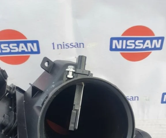 Датчик массового расхода воздуха для Nissan X-Trail T30 RU 2001-2007 на фотографиях