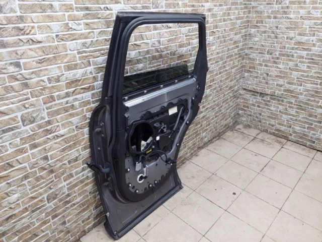 Дверь задняя правая для Land Rover Range Rover Sport L494 2013-2017 на фотографиях