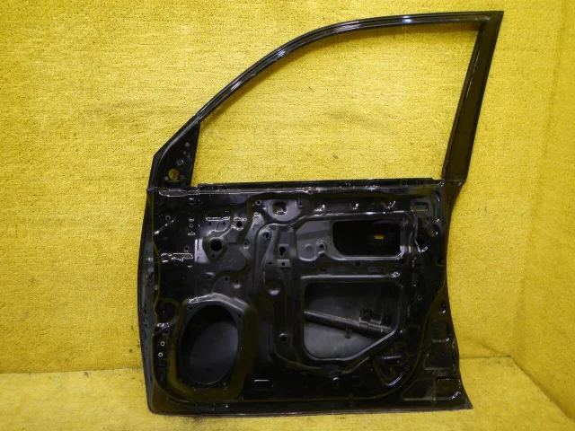 Дверь передняя правая для Toyota Land Cruiser 200 2007-2015 на фотографиях