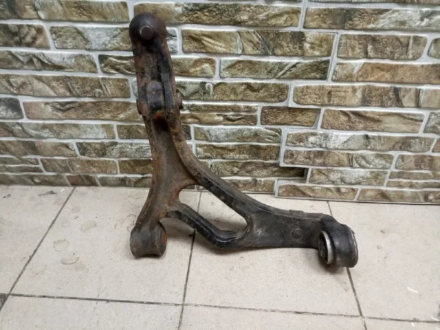 Рычаг передний правый нижний для Audi Q7 4L 2005-2015 на фотографиях